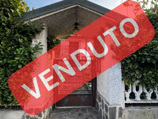 casa indipendente in vendita a Mediglia in zona Mombretto