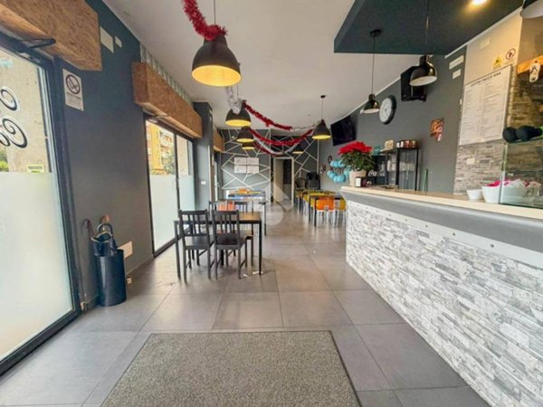 negozio in vendita a Mediglia in zona Mombretto