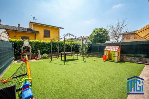 casa indipendente in vendita a Mediglia