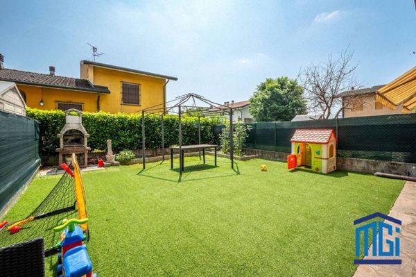 casa indipendente in vendita a Mediglia