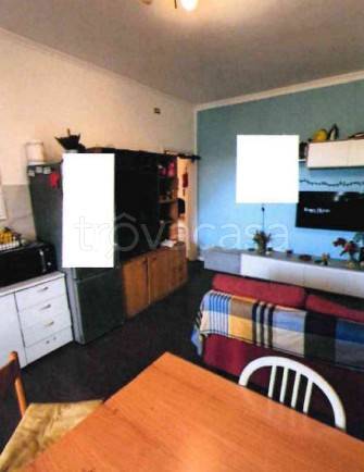 appartamento in vendita a Mediglia in zona Mombretto