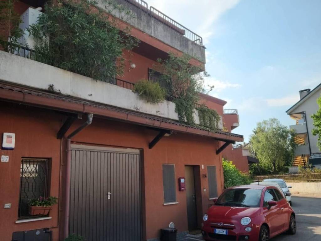 casa indipendente in vendita a Mediglia in zona Mombretto