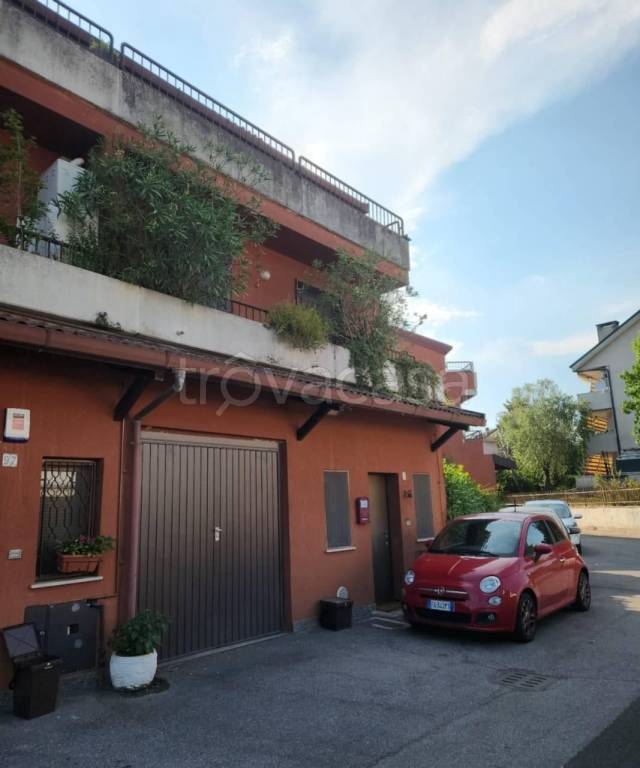 casa indipendente in vendita a Mediglia in zona Mombretto