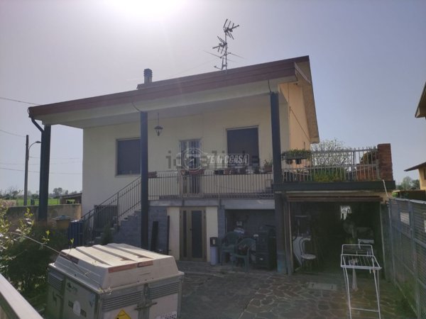 casa indipendente in vendita a Mediglia in zona San Martino Olearo