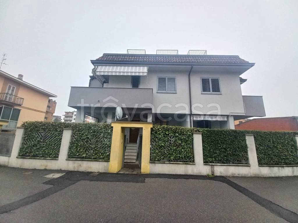 appartamento in vendita a Mediglia in zona Mombretto