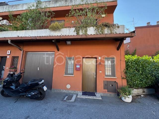 casa indipendente in vendita a Mediglia in zona Mombretto