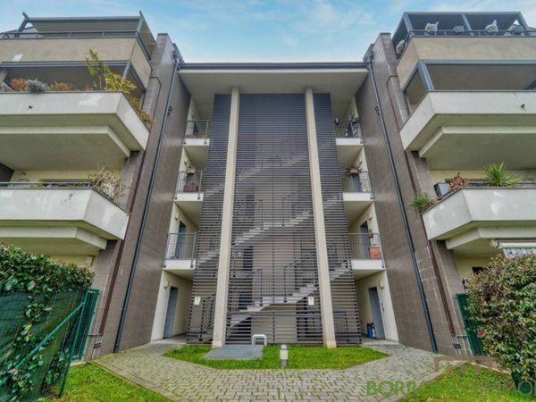 appartamento in vendita a Mediglia in zona Mombretto