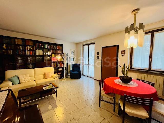 casa indipendente in vendita a Mediglia