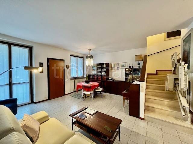 casa indipendente in vendita a Mediglia