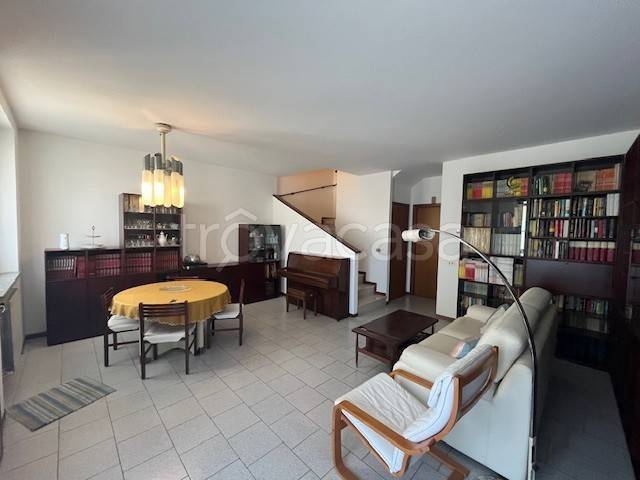 casa indipendente in vendita a Mediglia
