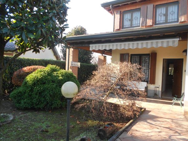 casa indipendente in vendita a Mediglia in zona Bettolino