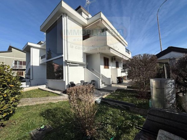 casa indipendente in vendita a Mediglia in zona Mombretto
