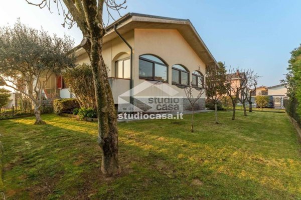 casa indipendente in vendita a Mediglia in zona Mombretto