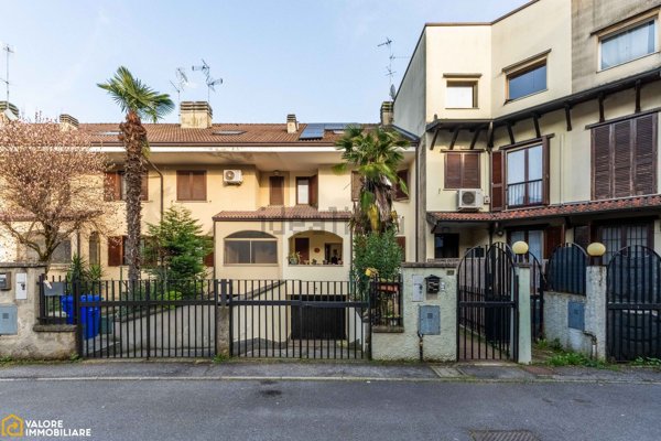 casa indipendente in vendita a Mediglia in zona Triginto