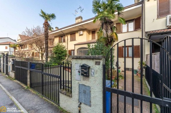 casa indipendente in vendita a Mediglia in zona Triginto
