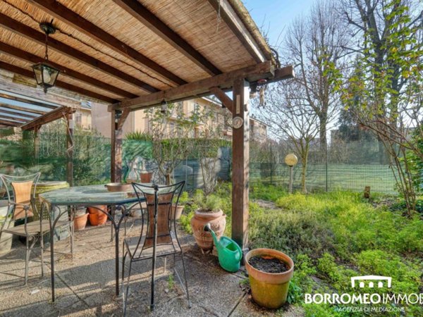 casa indipendente in vendita a Mediglia in zona Mombretto