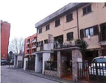 appartamento in vendita a Mediglia in zona Mombretto