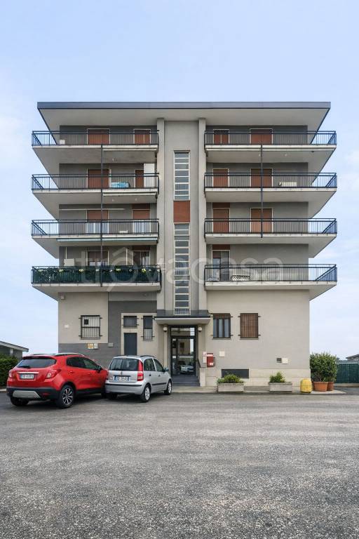 appartamento in vendita a Mediglia in zona Mombretto