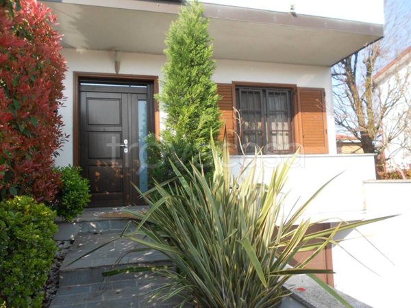 casa indipendente in vendita a Mediglia in zona Mombretto