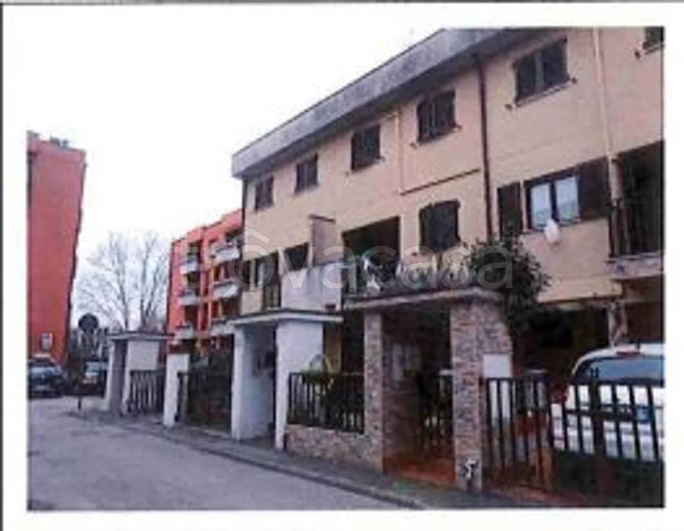 casa indipendente in vendita a Mediglia in zona Mombretto