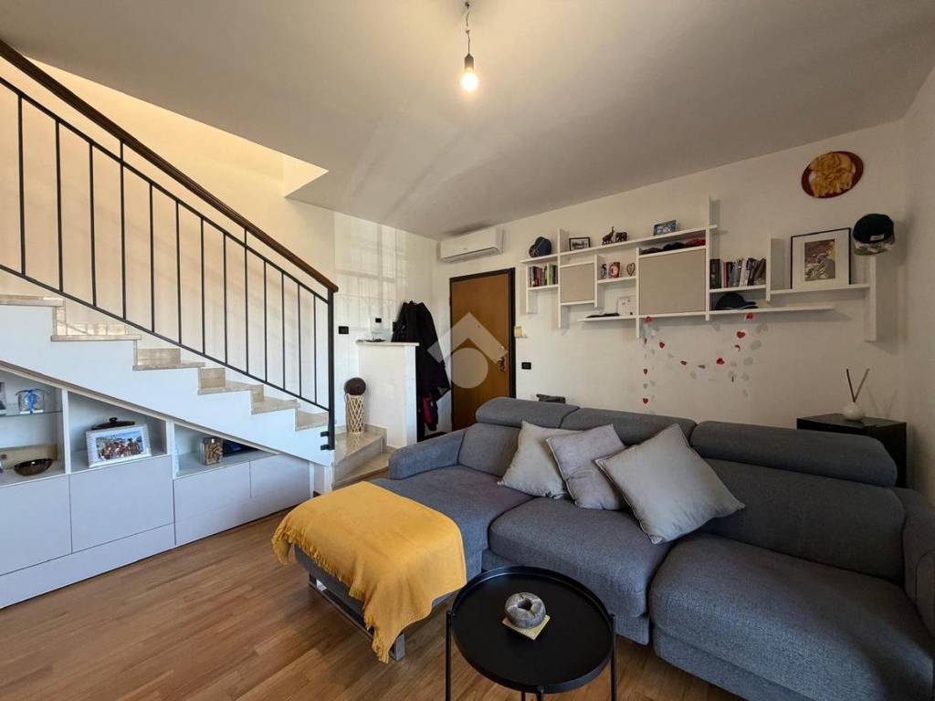 appartamento in vendita a Mediglia in zona Bettolino