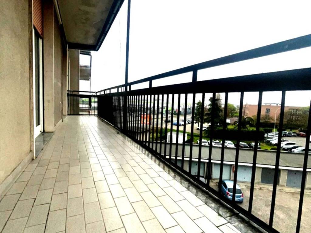 appartamento in vendita a Mediglia in zona Mombretto