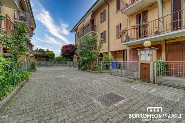 casa indipendente in vendita a Mediglia in zona Mombretto