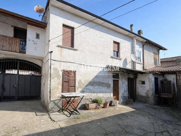 casale in vendita a Mediglia in zona Bustighera
