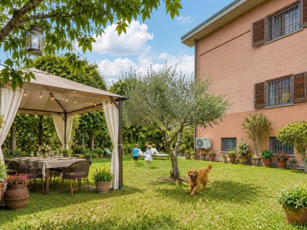 casa indipendente in vendita a Mediglia in zona Robbiano