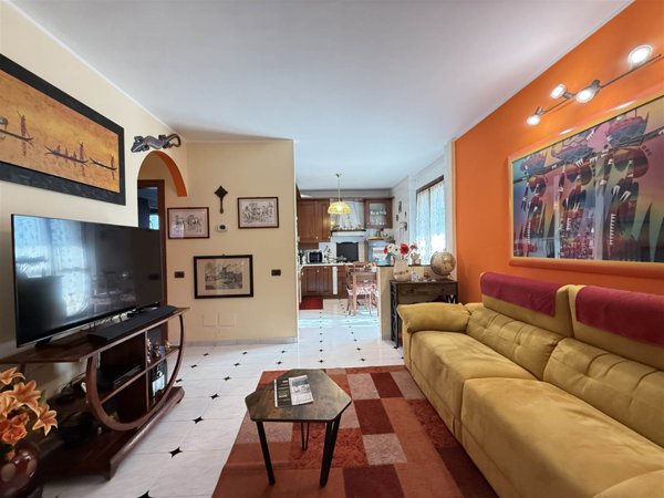 appartamento in vendita a Mediglia in zona Mombretto
