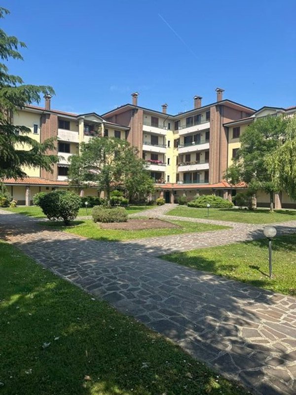 appartamento in vendita a Mediglia in zona Triginto