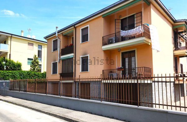 appartamento in vendita a Mediglia in zona Robbiano
