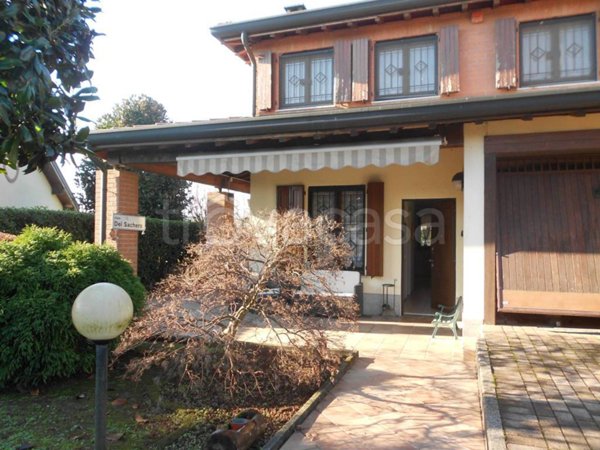 casa indipendente in vendita a Mediglia in zona Bettolino