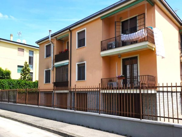appartamento in vendita a Mediglia in zona Robbiano