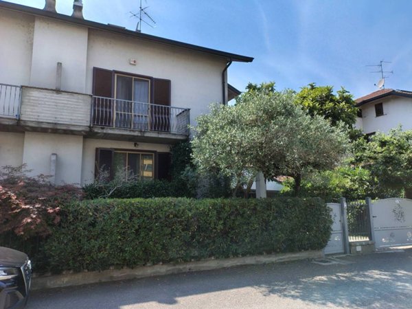 casa indipendente in vendita a Mediglia