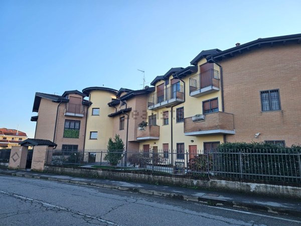 appartamento in vendita a Mediglia in zona Bustighera