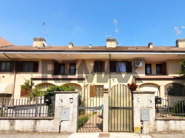casa indipendente in vendita a Mediglia in zona Triginto
