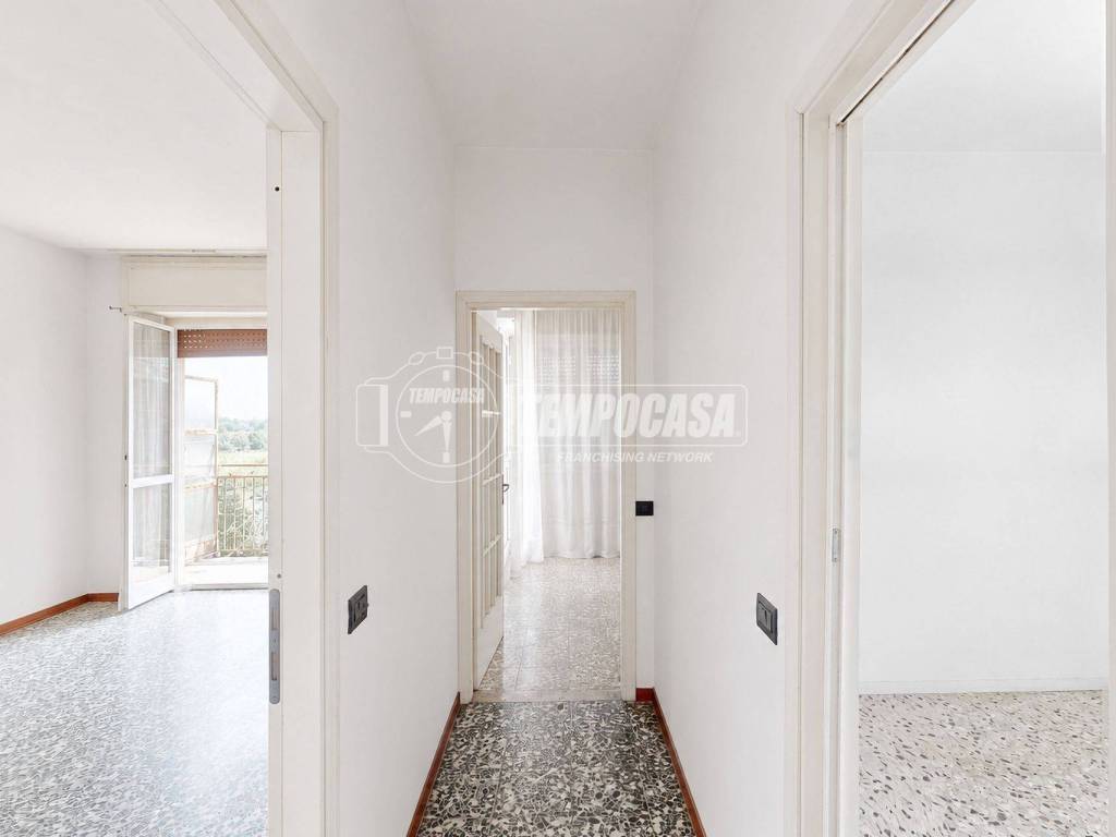 appartamento in vendita a Mediglia in zona Mombretto