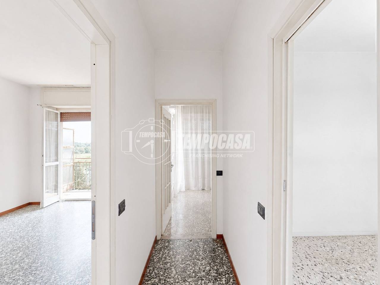 appartamento in vendita a Mediglia in zona Mombretto