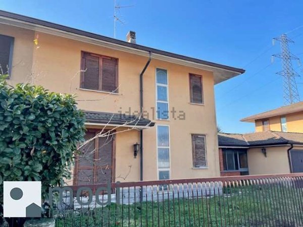 casa indipendente in vendita a Mediglia