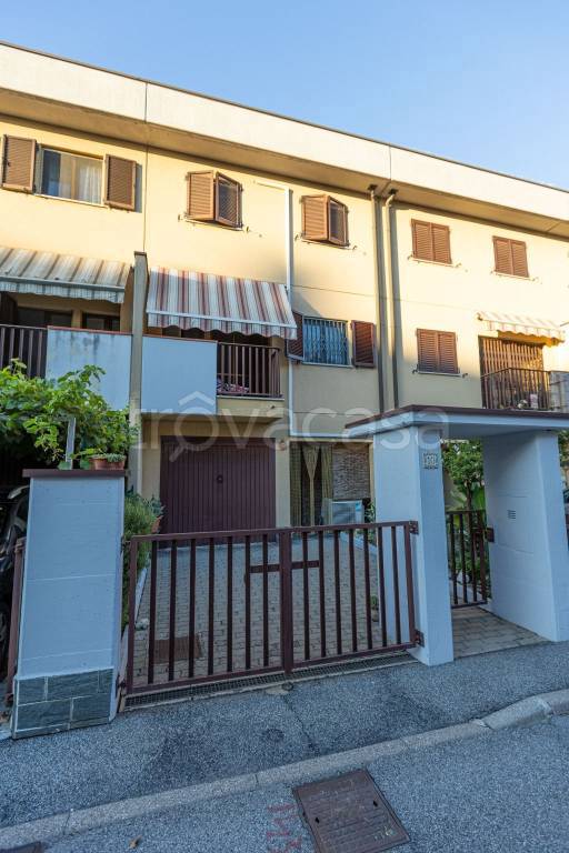 casa indipendente in vendita a Mediglia
