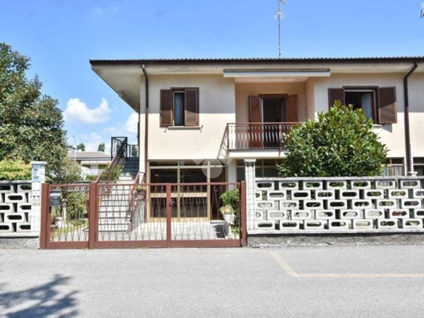 casa indipendente in vendita a Mediglia in zona Vigliano