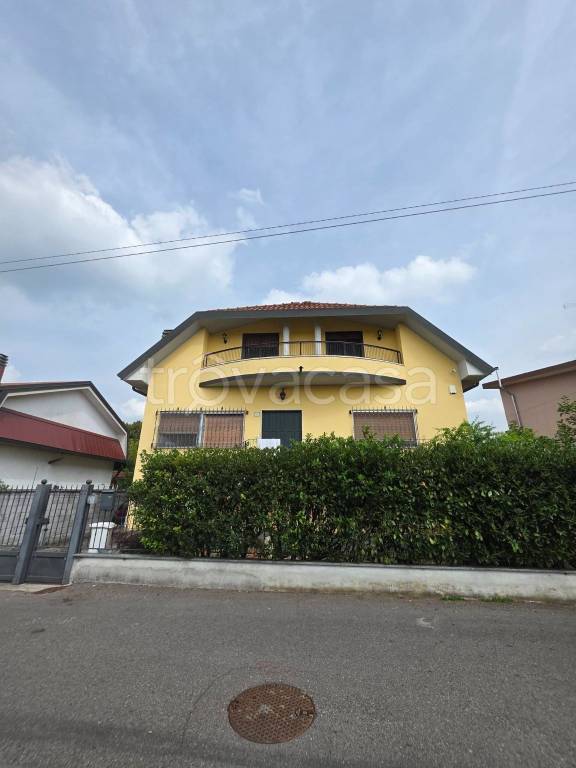casa indipendente in vendita a Mediglia in zona Mombretto