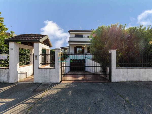 casa indipendente in vendita a Mediglia in zona Mombretto