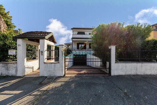 casa indipendente in vendita a Mediglia in zona Mombretto