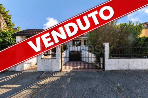 casa indipendente in vendita a Mediglia in zona Mombretto