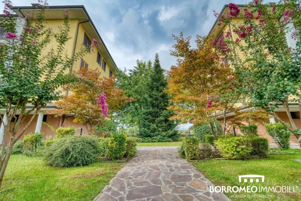 appartamento in vendita a Mediglia in zona Bustighera