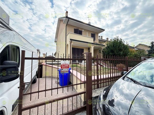 casa indipendente in vendita a Mediglia