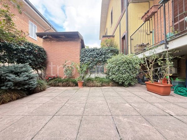 appartamento in vendita a Mediglia in zona Bustighera