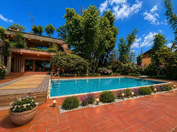 casa indipendente in vendita a Mediglia in zona Bustighera